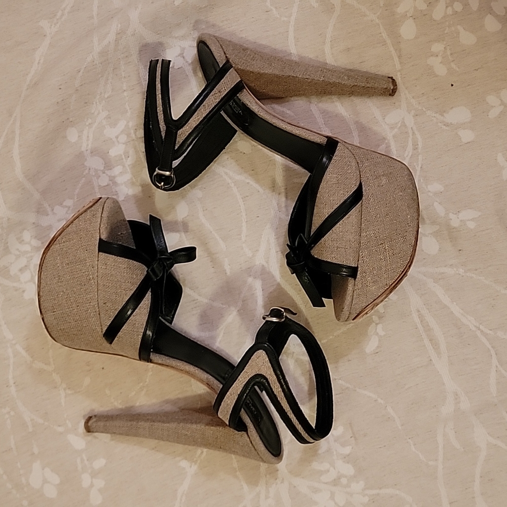 EUC GIAMBATTISTA VALLI Grayish Beige Linen & Black Leather Bows Platform Sandals